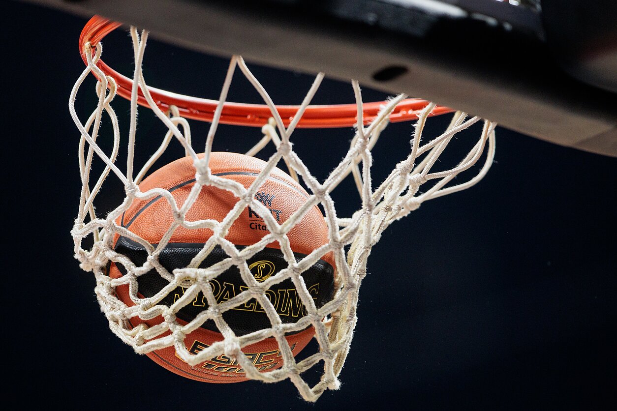 Krepšinio kamuolys, KMT mažasis finalas: „Wolves“ – „Lietkabelis“