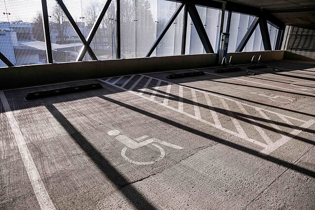  Neįgaliųjų automobilių stovėjimo vietos