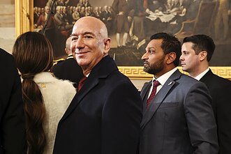 „Amazon“ įkūrėjas Jeffas Bezosas po Donaldu Trumpo inauguracijos Vašingtone