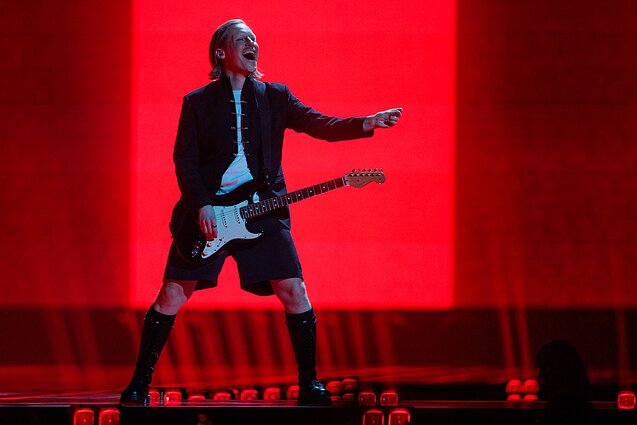 „Eurovizijos“ scenoje Bazelyje nuskambėjo „The Roop“ daina „On Fire“