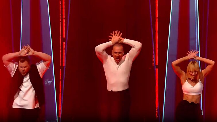 Svajonės išsipildė: „Eurovizijos“ sceną sudrebino dėl karantino nenuskambėjusi „On Fire“