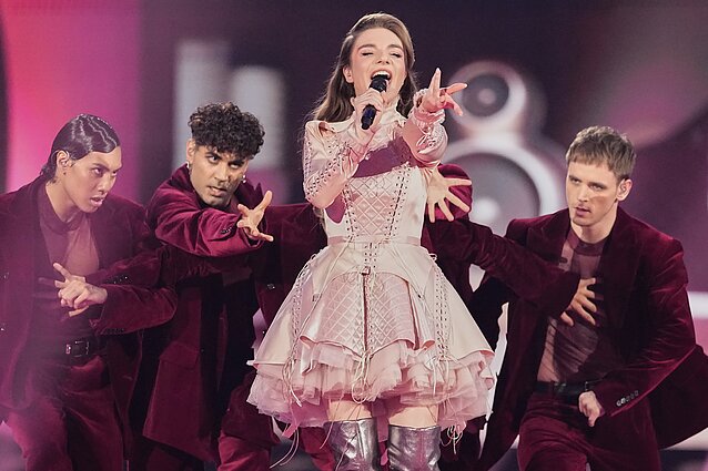 Eurovizija 2025. Finalas. Liuksemburgas. Laura Thorn – „La poupée monte le son“