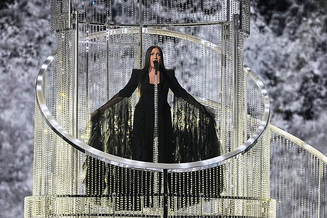 Eurovizija 2025. Finalas. Izraelis. Yuval Raphael – „New Day Will Rise“
