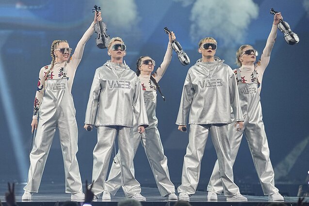 Eurovizija 2025. Finalas. Islandija. Væb – „Róa“