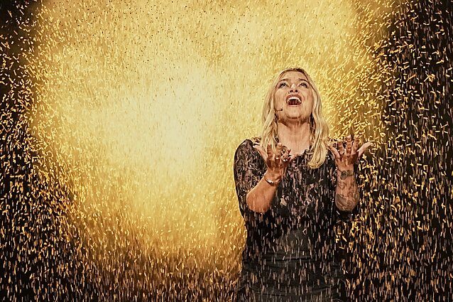 Eurovizija 2025. Finalas. Prancūzija. Louane – „Maman“
