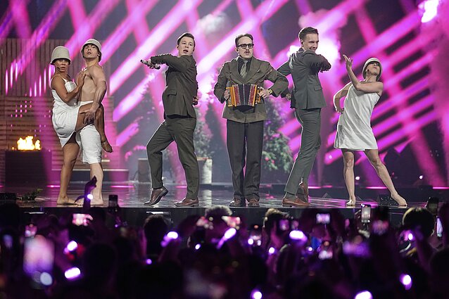 Eurovizija 2025. Finalas. Švedija. KAJ – „Bara bada bastu“
