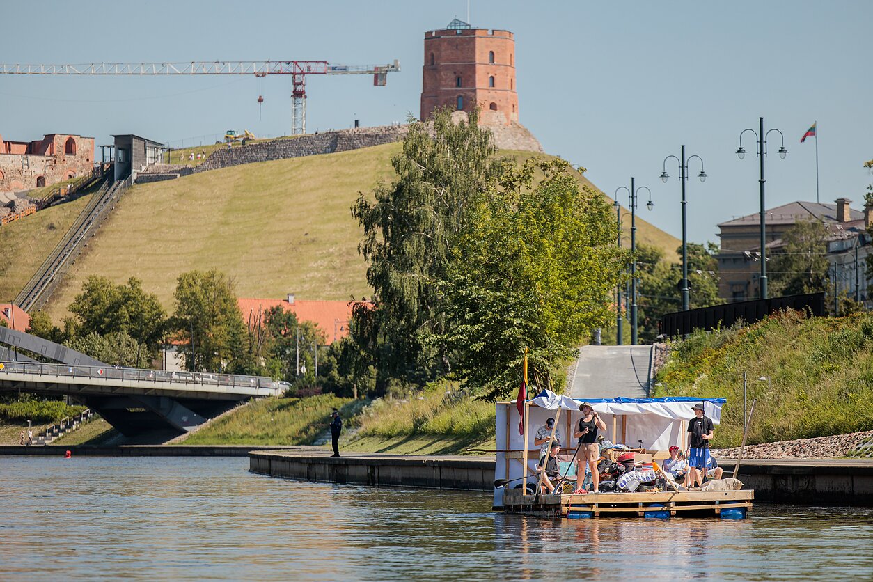 Šeši abiturientai liepos 3 dieną išplaukė iš Vilniaus į Rusnę