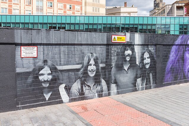 Gatvės piešinys grupės „Black Sabbath“ garbei Birmingame