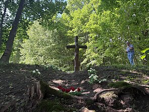 Jūžintuose, atkasus 12 pokario partizanų palaikus, antropologai ieško atsakymų, kas tiksliai rasta, kokia jų istorija