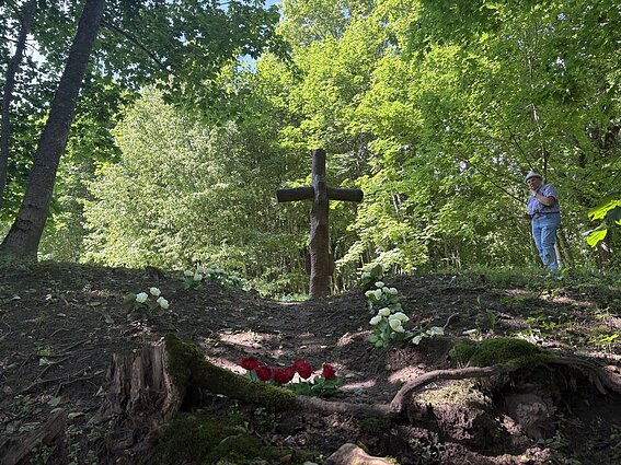 Jūžintuose, atkasus 12 pokario partizanų palaikus, antropologai ieško atsakymų, kas tiksliai rasta, kokia jų istorija