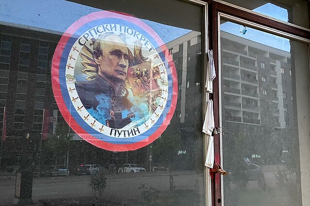 Vladimirą Putiną palaikantis plakatas Rytų Sarajeve Vladimirą Putiną palaikantis plakatas Rytų Sarajeve