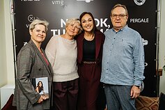 Indrė Bareikienė su šeima knygos „Nebijok, tu normali“ pristatyme