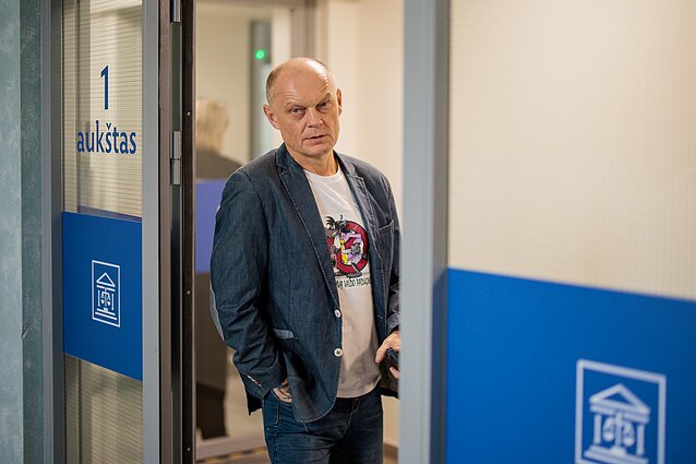 Riaušių byloje skelbiami nuosprendžiai – laisvės apribojimai, lygtinės bausmės; Andrejus Lobovas