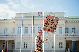 Вячеславас Мицкявичюс-Славка на протесте культурного сообщества в Вильнюсе