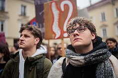 VU kiemelyje skambėjo kultūros streiko himnu tapusi M. K. Čiurlionio „Jūra“ VU kiemelyje skambėjo kultūros streiko himnu tapusi M. K. Čiurlionio „Jūra“