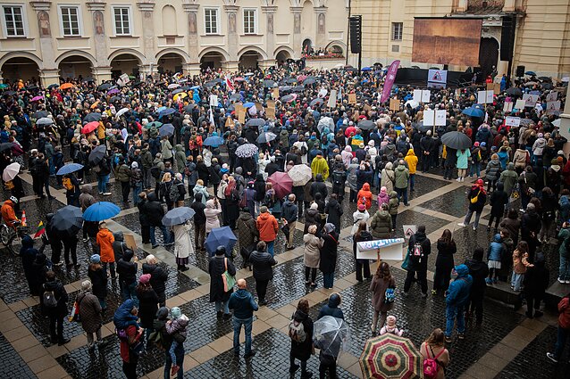 VU kiemelyje skambėjo kultūros streiko himnu tapusi M. K. Čiurlionio „Jūra“ VU kiemelyje skambėjo kultūros streiko himnu tapusi M. K. Čiurlionio „Jūra“