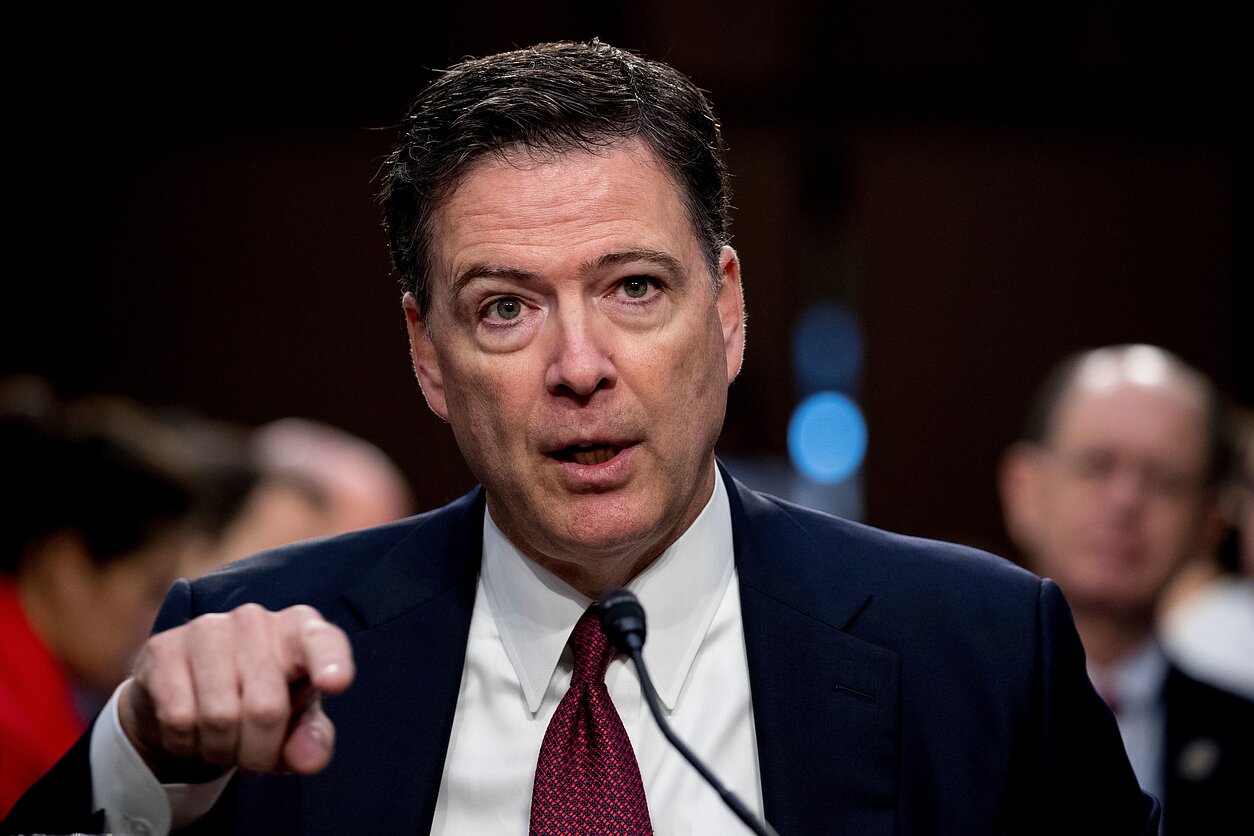 Jamesas Comey