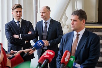 Koalicijos lyderiai atvyko tartis su prezidentu.