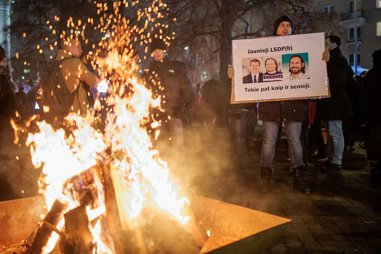 Protesto laužai prie Seimo: pirmoji diena Protesto laužai prie Seimo: pirmoji diena