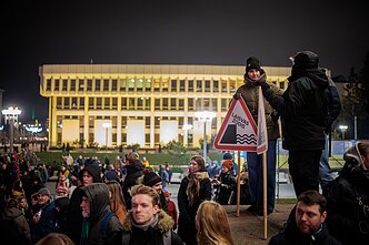 A protest against threats to media freedom in front of the parliament on December 17, 2025.