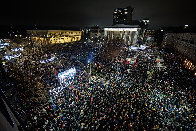 A protest against threats to media freedom in front of the parliament on December 17, 2025.