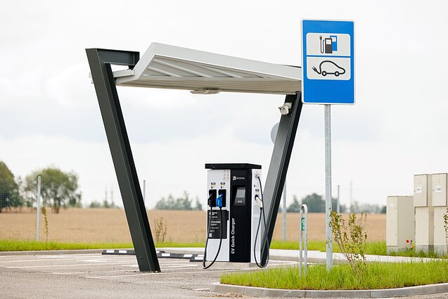 Elektromobilių įkrovimo stotelė Elektromobilių įkrovimo stotelė