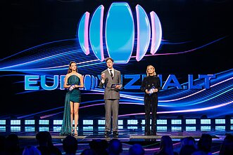 Antroji EUROVIZIJA.LT atranka, laidos vedėjai Gabrielė Martirosian, Rimvydas Černiauskas, Eglė Kernagytė