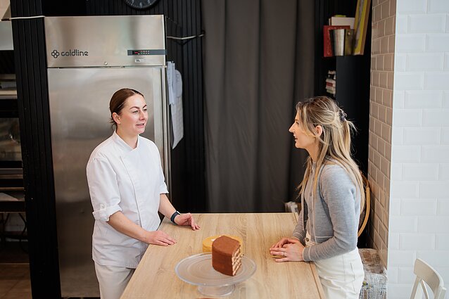 Giedrė ir Jovita savo desertų studijoje