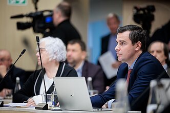 Совет Вильнюсского района отказался переименовать улицы, названные в честь осуждённого за педофилию Гульбиновича