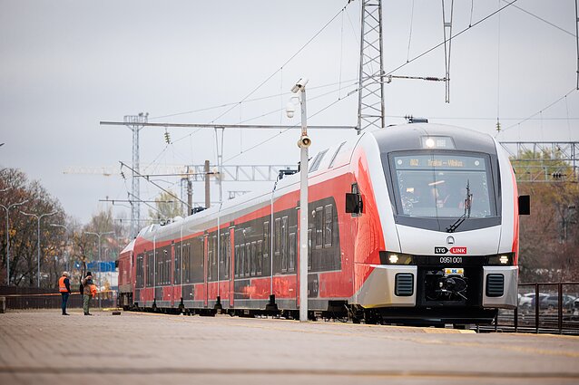 Vilniuje pristatytas pirmasis Lietuvai skirtas „Stadler“ elektrinis traukinys