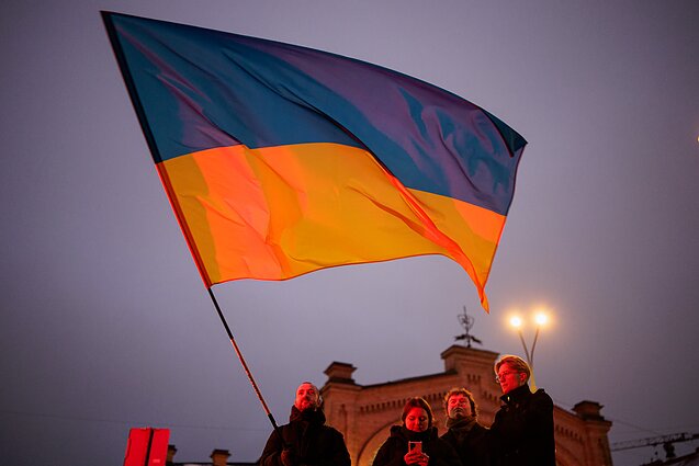 Minint Rusijos karo prieš Ukrainą metines – pilietinės visuomenės eitynės Vilniuje; Ukrainos vėliava