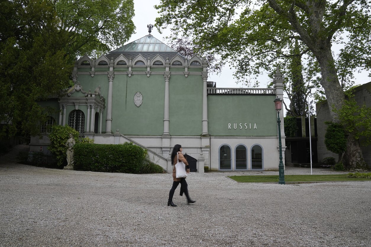 Uždarytas Rusijos paviljonas Venecijos bienalėje, 2022 m.