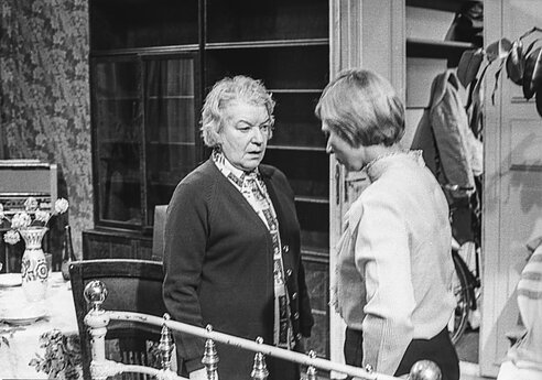 Gražina Jakavičiūtė-Šaltenienė (kairėje) ir Elvyra Žebertavičiūtė.1979 m.