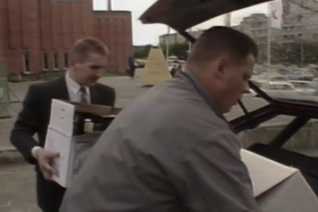 Policijos pareigūnų konfiskuotas neteisėtai parduodamas alkoholis, 1993 m.