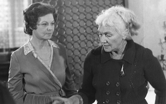 Irena Gerasimavičiūtė (kairėje) ir režisierė Galina Dauguvietytė. 1992 m. 