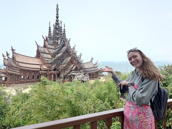 Ūla prie Tiesos šventyklos, esančios rytinėje Tailando pakrantėje