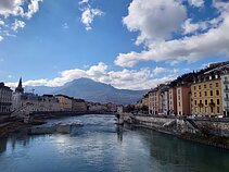 Kalnų apsuptas Grenoblio miestas