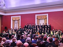 Koncertas „God save King George“ Vilniaus Rotušėje. Choras „Varpelis“ kartu su choru „Dagilėlis“ ir Lietuvos simfoniniu pučiamųjų orkestru