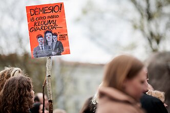 Protestas „Šalin rankas“ Katedros aikštėje