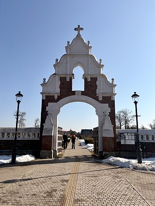 Kretingos kapinių vartai