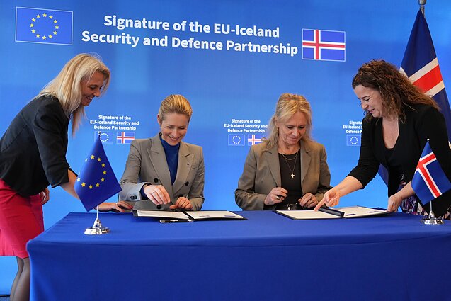 ES diplomatijos vadovė Kaja Kallas ir Islancijos užsienio reikalų ministrė Þorgerður Katrín Gunnarsdóttir