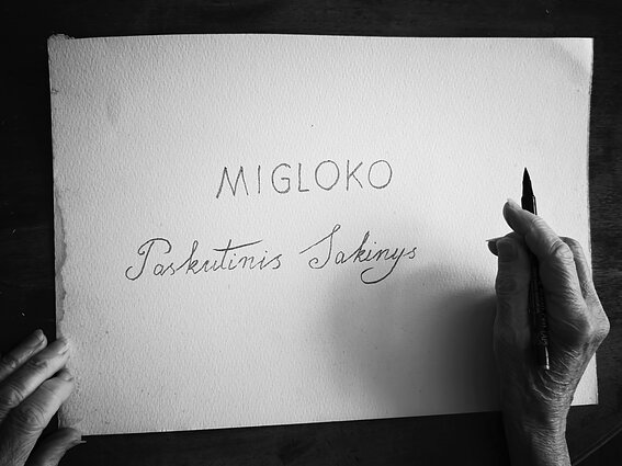 Kadras iš Migloko klipo