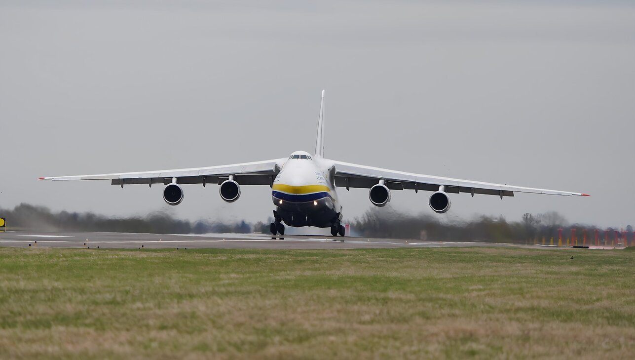  Antonov An-124.
