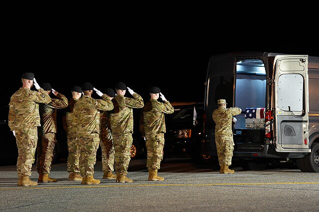 Kokią karinę galią Persijos įlankos regione yra sutelkę amerikiečiai?