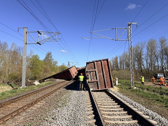 Kėdainių r. nuo bėgių nuriedėjo skaldą gabenę vagonai. Gudžiūnų geležinkelio stotis