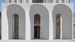 Arkinės angos žymi šiuolaikinį Anžė katedros Prancūzijoje įėjimą, kurį neseniai baigė statyti japonų architekto Kengo Kuma studija  