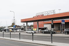 Šiaulių politikai stotį su sklypu pardavė, o naujos nepastatė, todėl tenka mokėti nuomą
