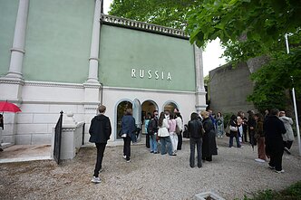 Venecijos bienalė: papiktino sprendimas įsileisti Rusiją, paviljoną atvers savaitei