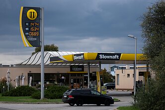 Degalinė. Asociatyvi