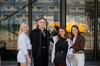 Lion Ceccah pritariamieji vokalistai (iš kairės) Diana, Justinas, Greta, Justa
